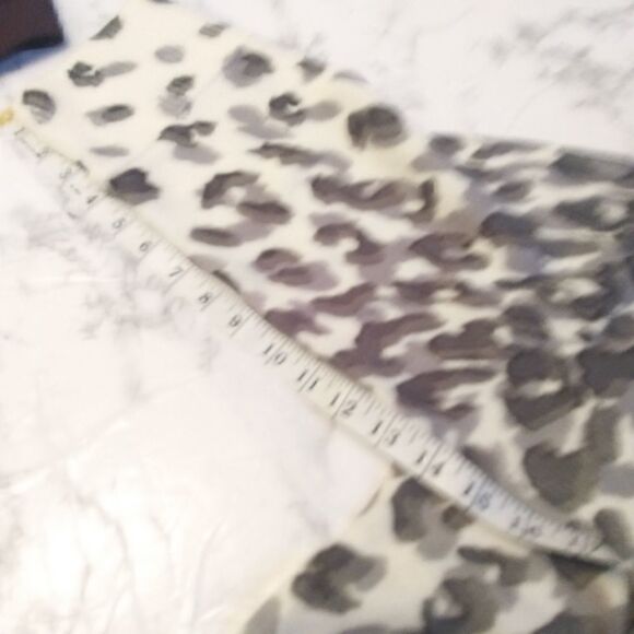 - A.n.a. gray animal print petite XL sweater - Picture 9 of 10